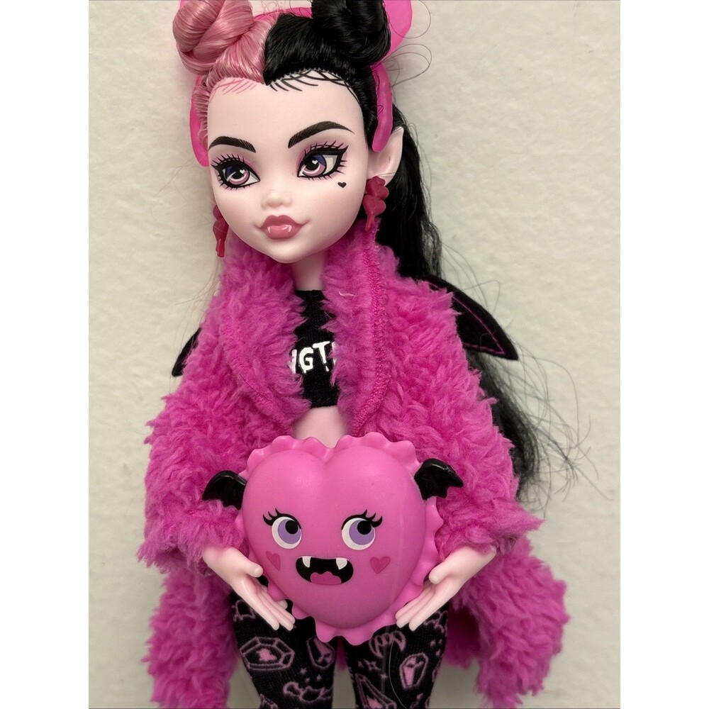 Monster High Creepover Party Draculara, Robe, Pillow, Pet, Snacks, Accessories